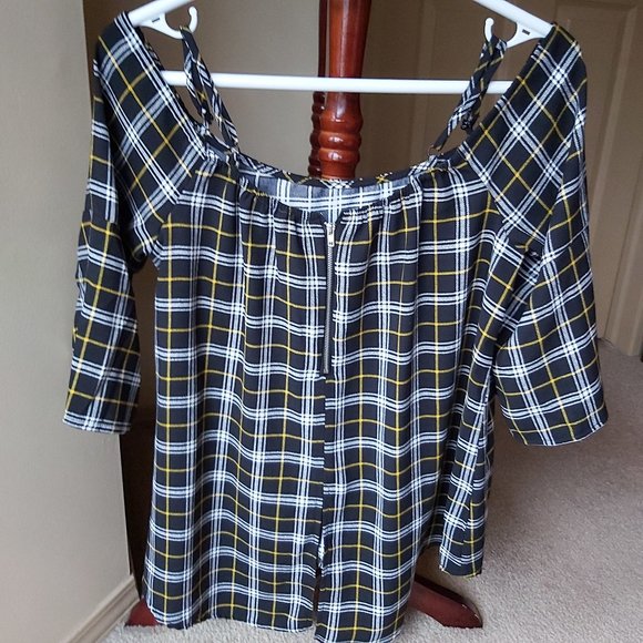 Ardene Off the Shoulder Plaid Dressy Top - Picture 3 of 7